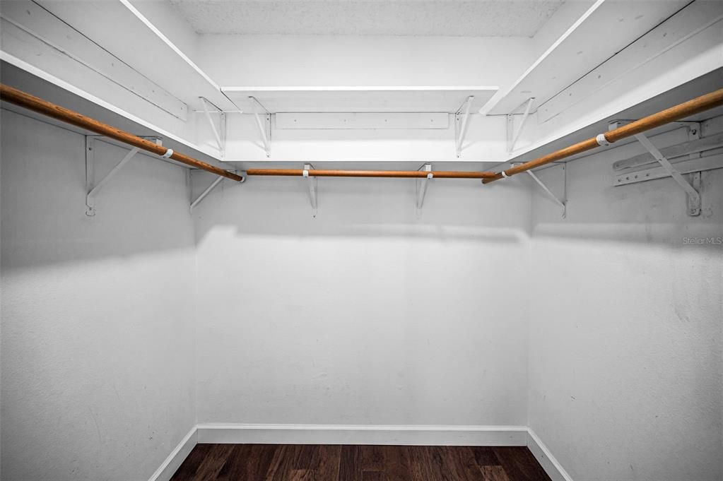 Activo con contrato: $350,000 (3 camas, 2 baños, 1445 Pies cuadrados)