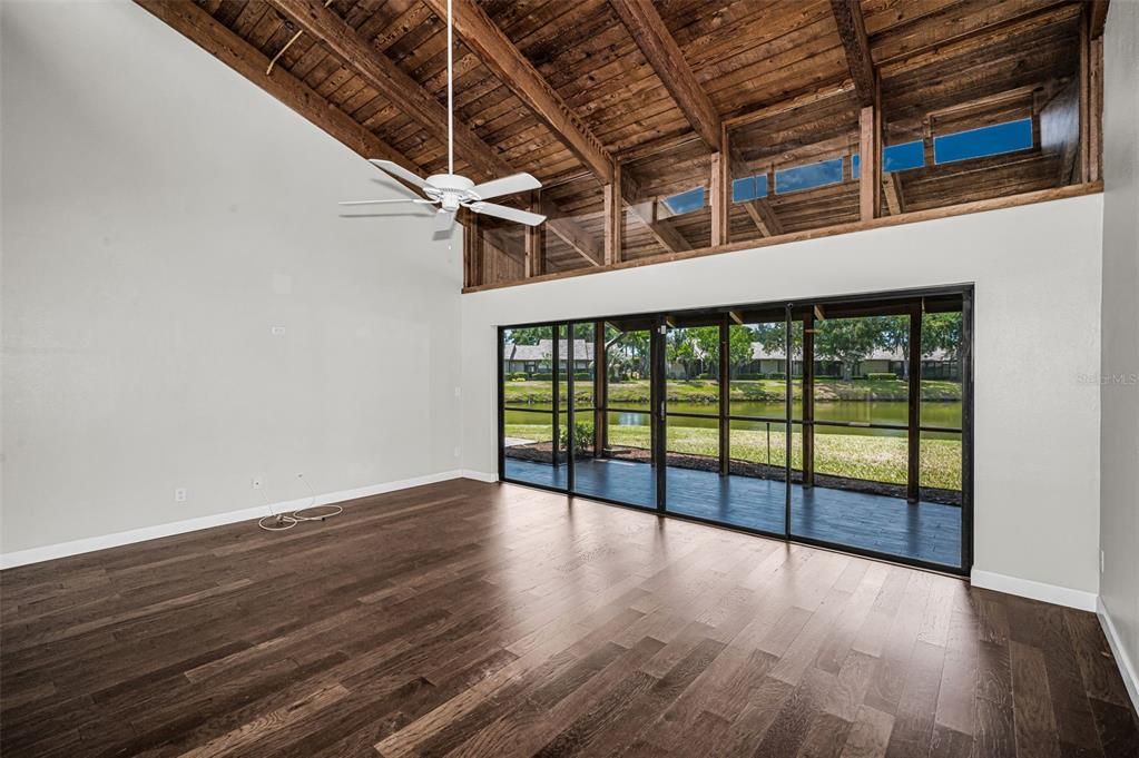 Activo con contrato: $350,000 (3 camas, 2 baños, 1445 Pies cuadrados)