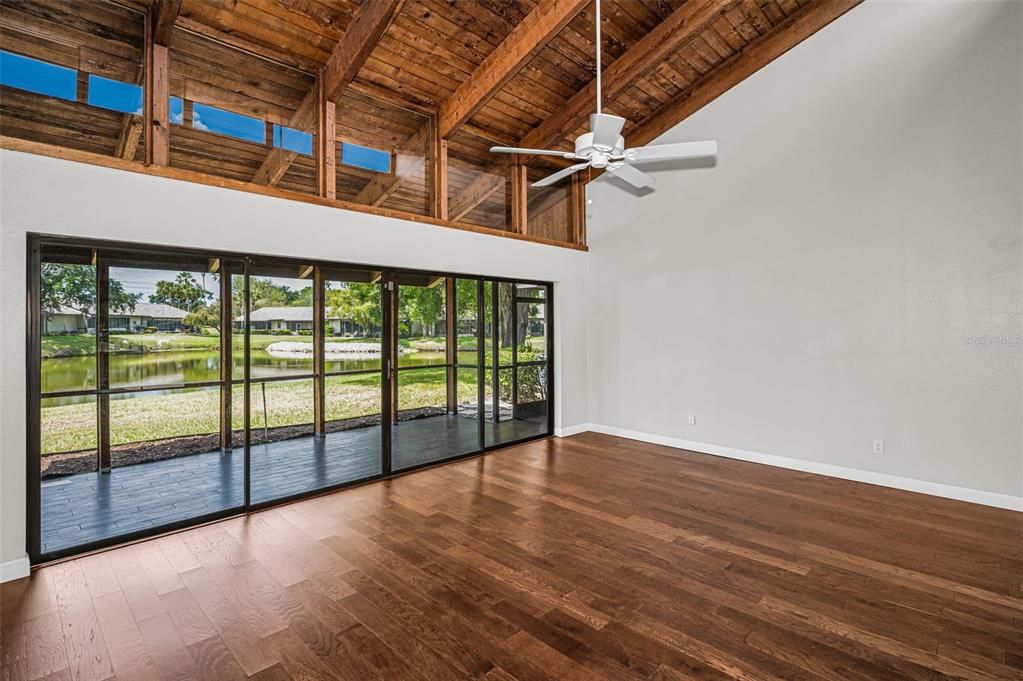Activo con contrato: $350,000 (3 camas, 2 baños, 1445 Pies cuadrados)