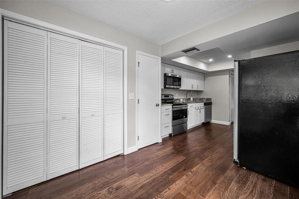 Activo con contrato: $350,000 (3 camas, 2 baños, 1445 Pies cuadrados)
