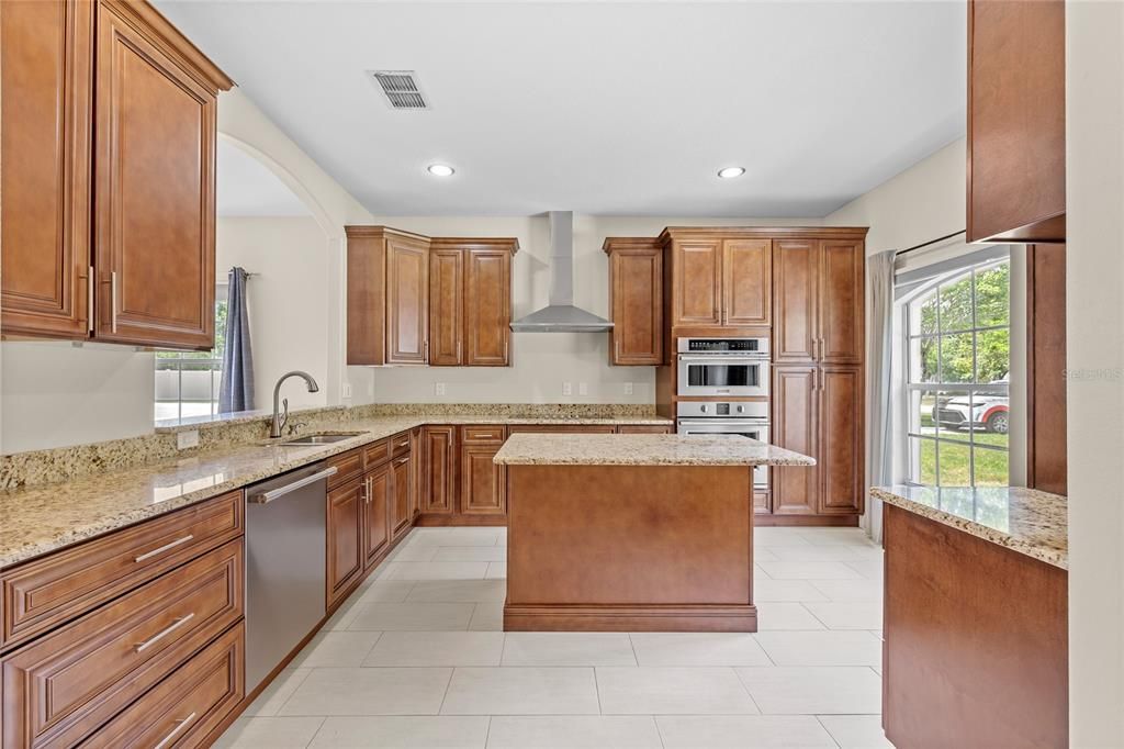 For Sale: $700,000 (4 beds, 2 baths, 2215 Square Feet)