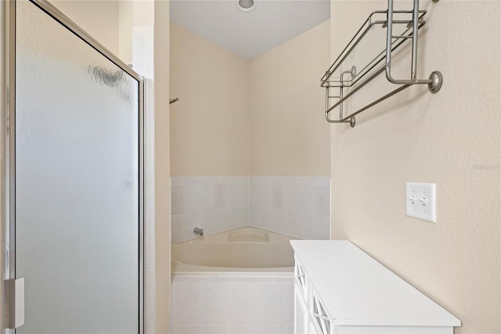 For Sale: $700,000 (4 beds, 2 baths, 2215 Square Feet)