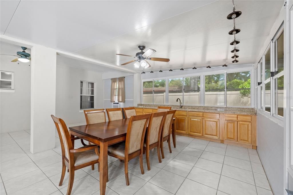 For Sale: $700,000 (4 beds, 2 baths, 2215 Square Feet)