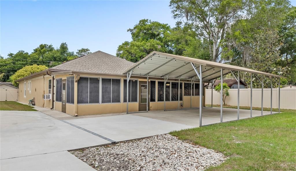 For Sale: $700,000 (4 beds, 2 baths, 2215 Square Feet)