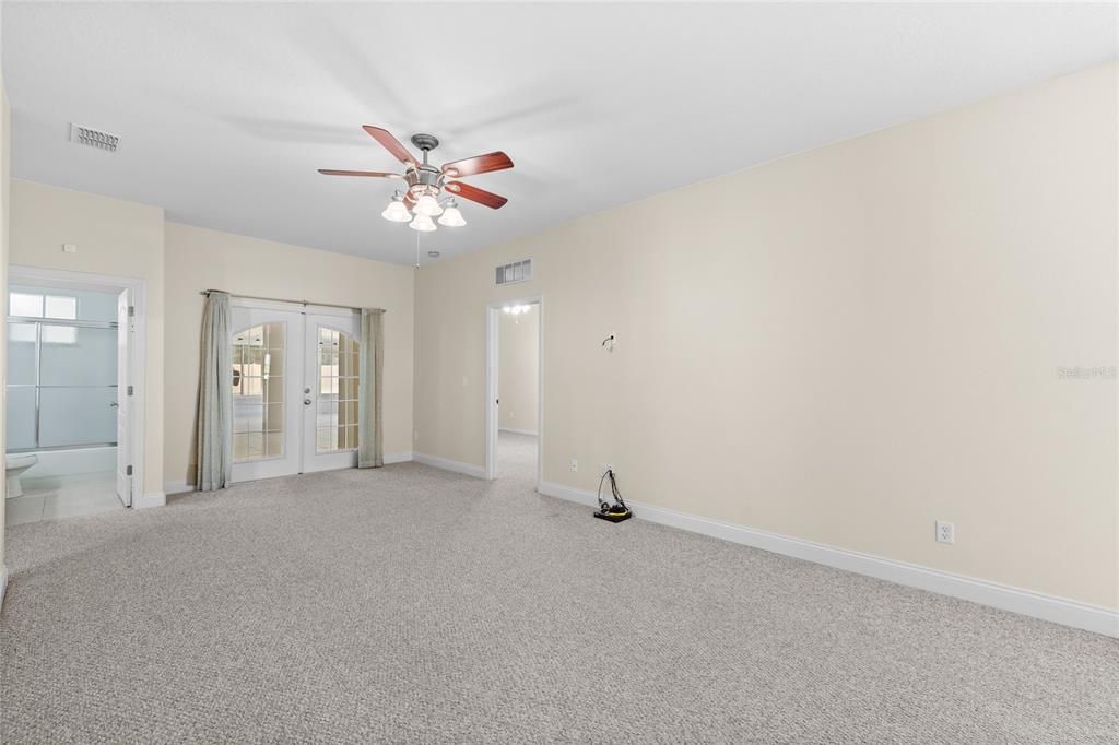 For Sale: $700,000 (4 beds, 2 baths, 2215 Square Feet)
