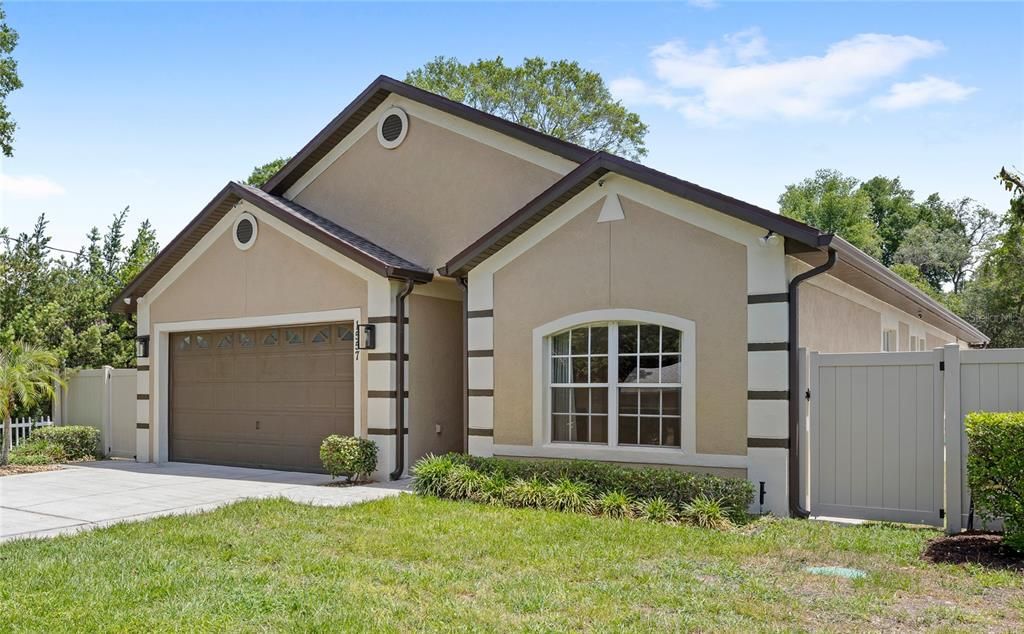 For Sale: $700,000 (4 beds, 2 baths, 2215 Square Feet)