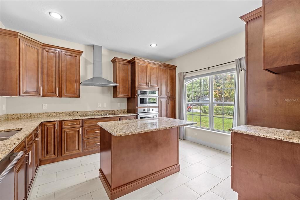 For Sale: $700,000 (4 beds, 2 baths, 2215 Square Feet)