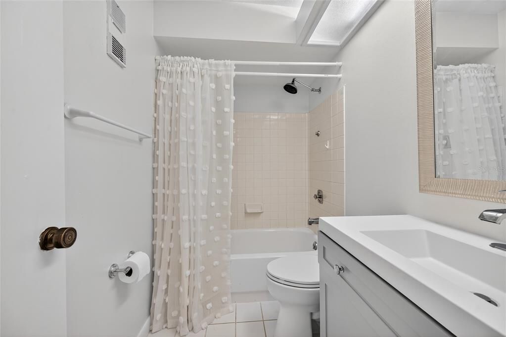 For Rent: $1,950 (3 beds, 2 baths, 1320 Square Feet)