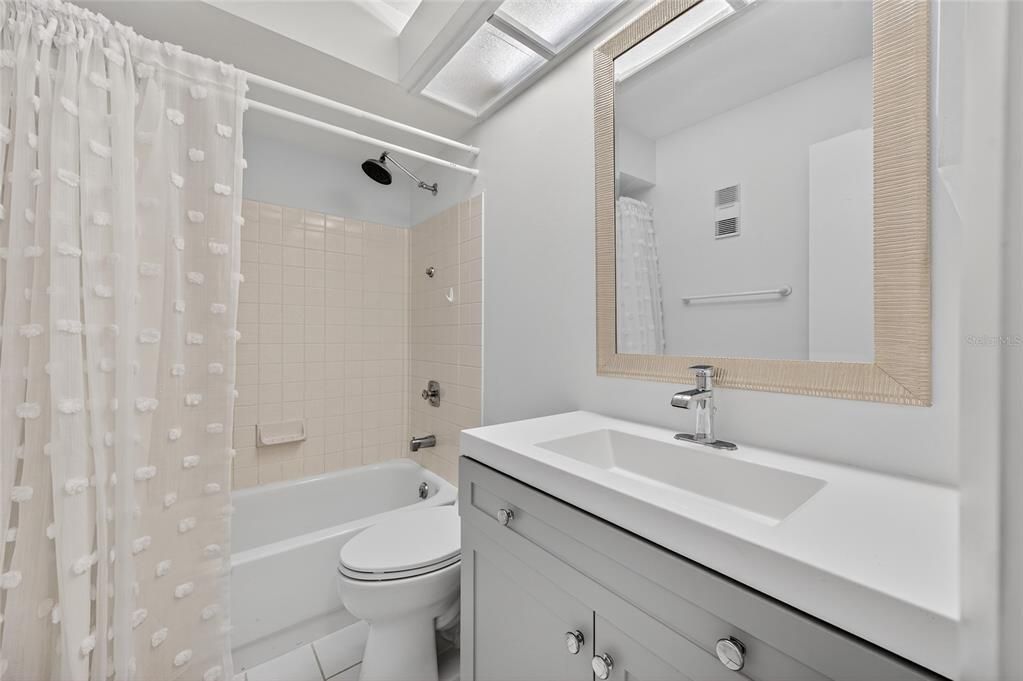 For Rent: $1,950 (3 beds, 2 baths, 1320 Square Feet)