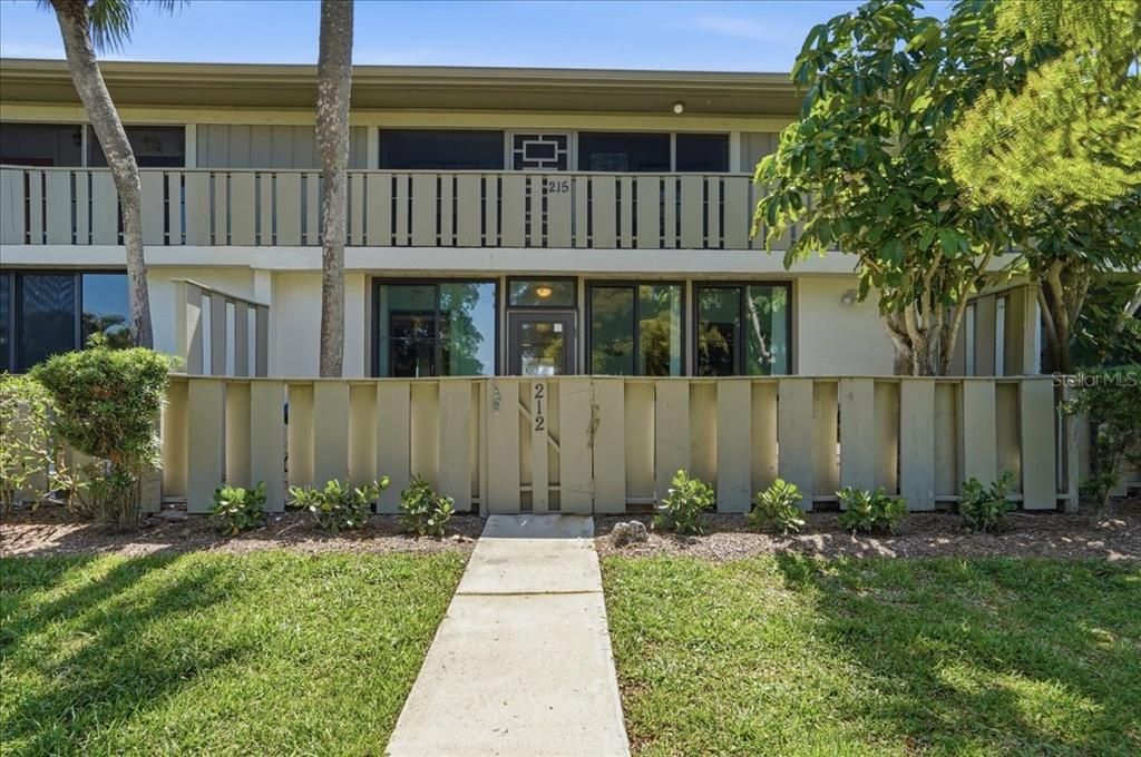 For Sale: $549,000 (2 beds, 2 baths, 1258 Square Feet)