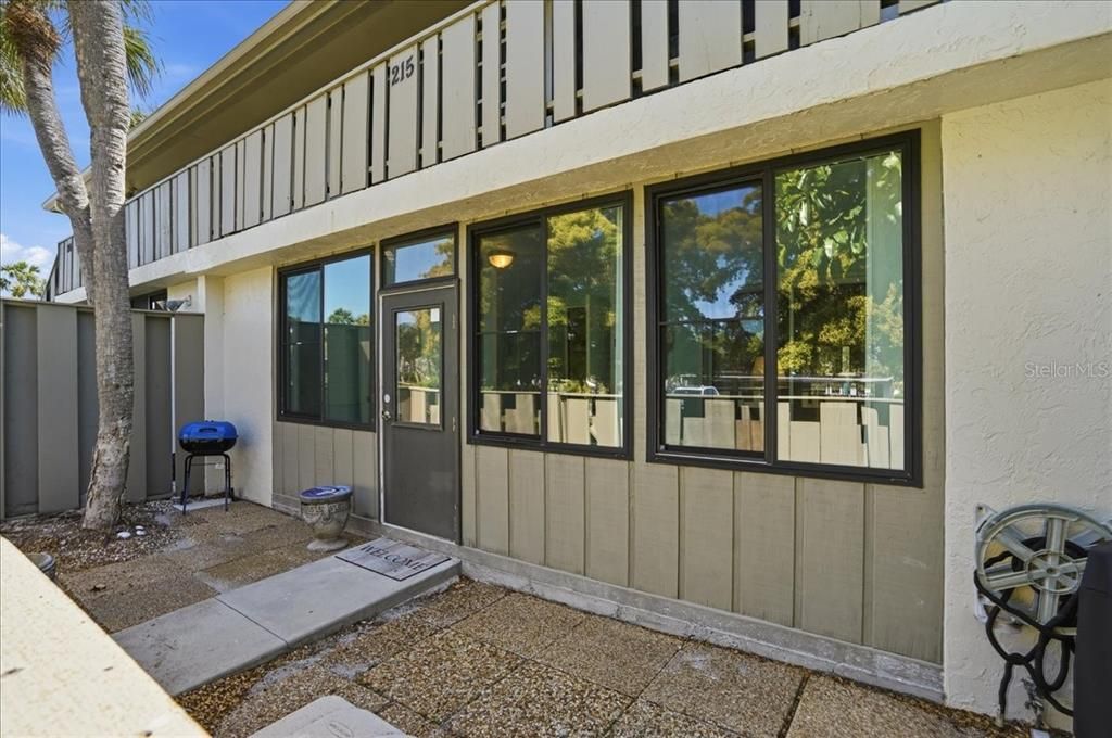 For Sale: $549,000 (2 beds, 2 baths, 1258 Square Feet)