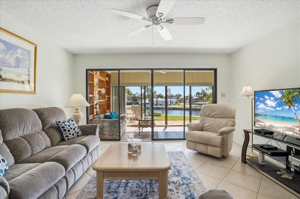 For Sale: $549,000 (2 beds, 2 baths, 1258 Square Feet)