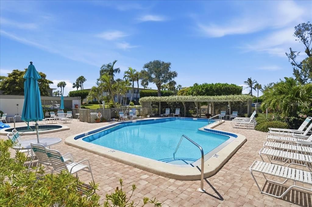 For Sale: $549,000 (2 beds, 2 baths, 1258 Square Feet)