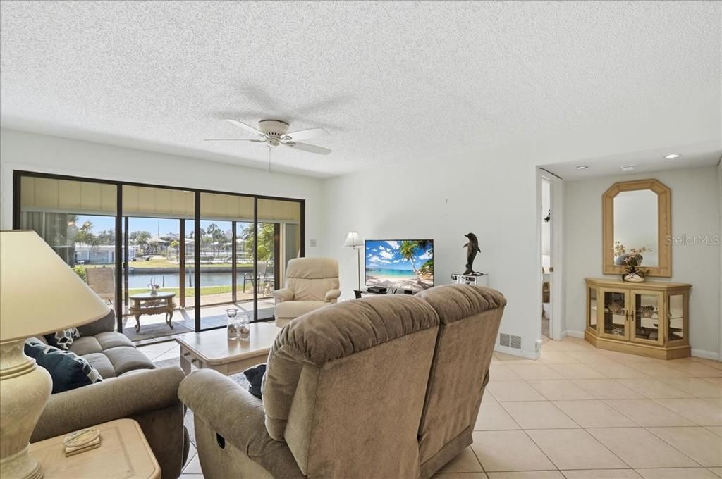 For Sale: $549,000 (2 beds, 2 baths, 1258 Square Feet)