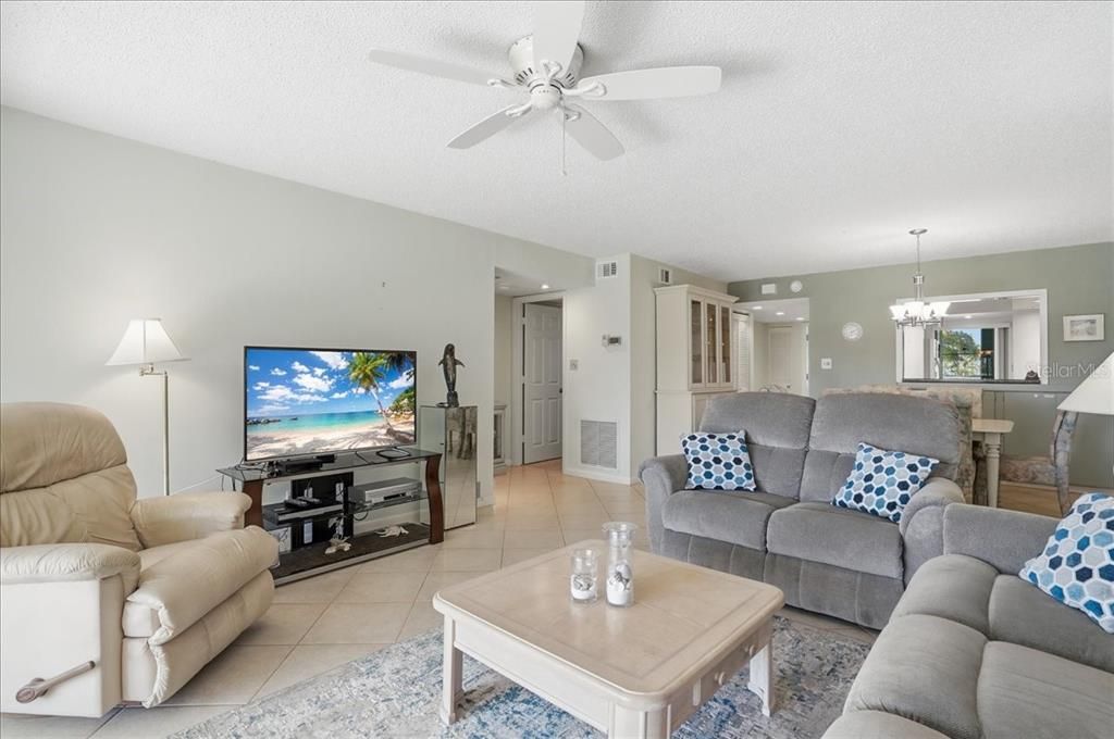For Sale: $549,000 (2 beds, 2 baths, 1258 Square Feet)