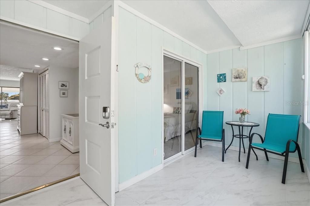 For Sale: $549,000 (2 beds, 2 baths, 1258 Square Feet)