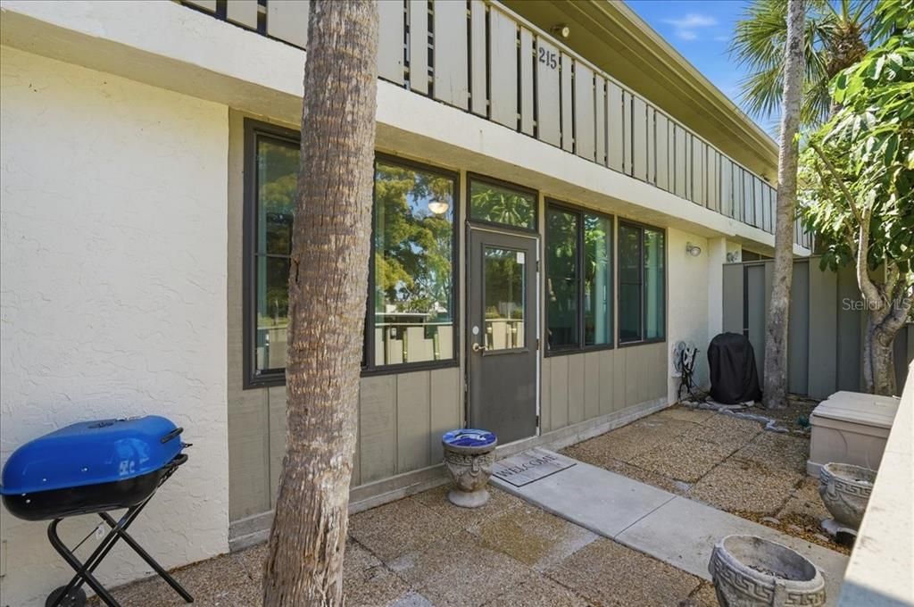 For Sale: $549,000 (2 beds, 2 baths, 1258 Square Feet)