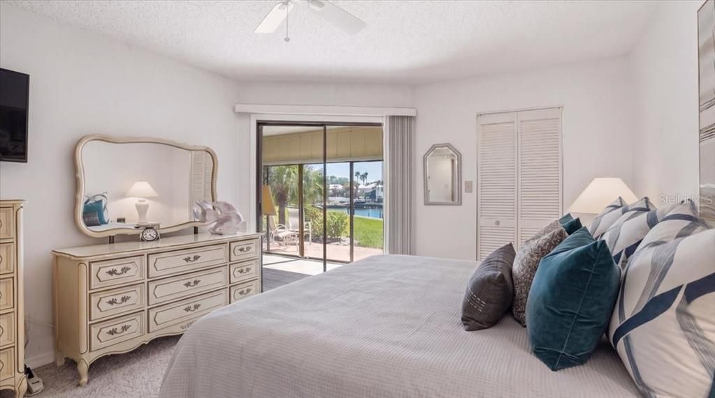 For Sale: $549,000 (2 beds, 2 baths, 1258 Square Feet)