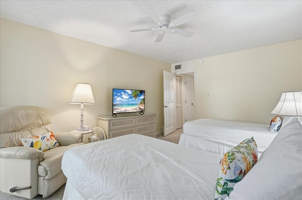 For Sale: $549,000 (2 beds, 2 baths, 1258 Square Feet)