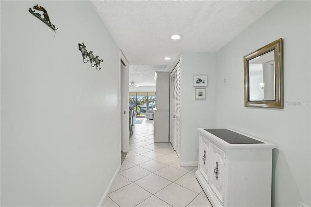 For Sale: $549,000 (2 beds, 2 baths, 1258 Square Feet)