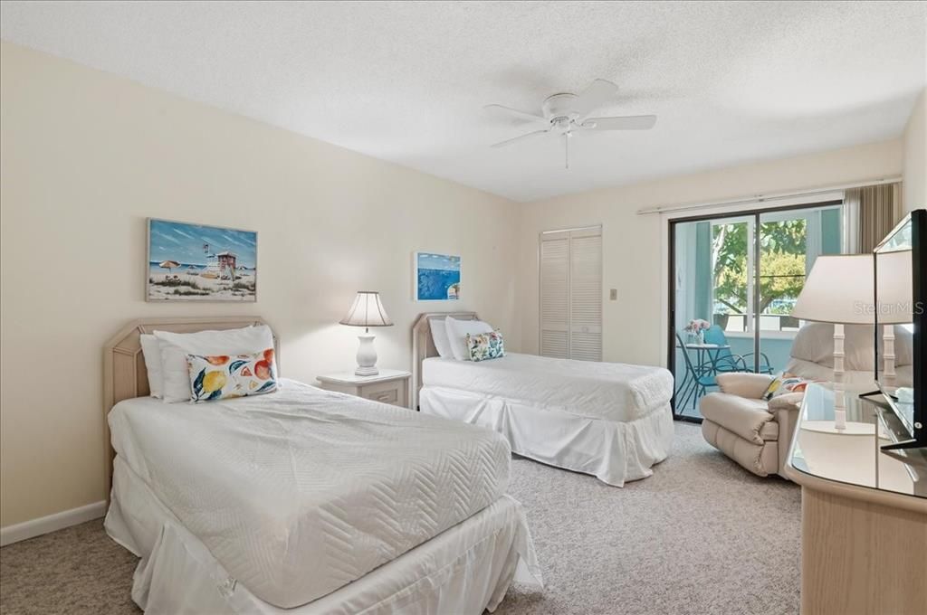 For Sale: $549,000 (2 beds, 2 baths, 1258 Square Feet)