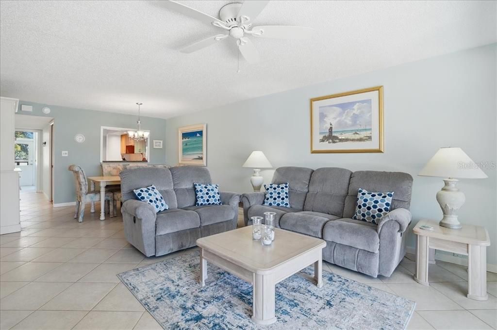 For Sale: $549,000 (2 beds, 2 baths, 1258 Square Feet)