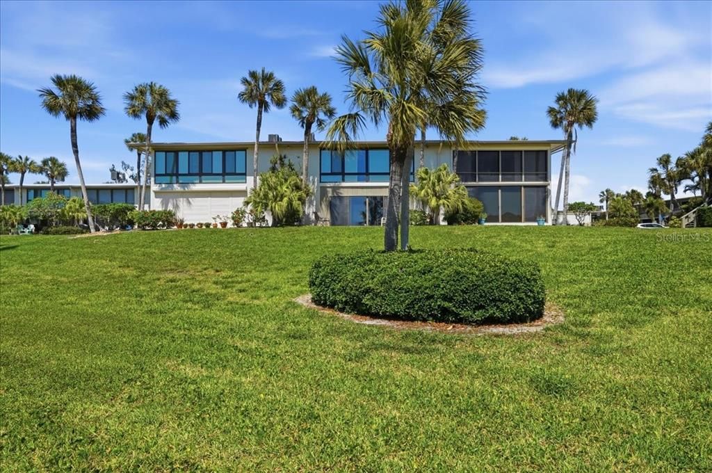 For Sale: $549,000 (2 beds, 2 baths, 1258 Square Feet)
