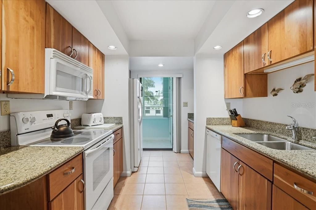 For Sale: $549,000 (2 beds, 2 baths, 1258 Square Feet)