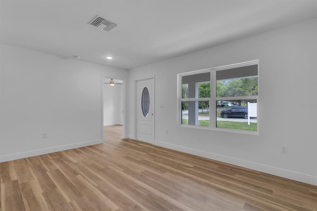 En Venta: $337,000 (4 camas, 2 baños, 1884 Pies cuadrados)