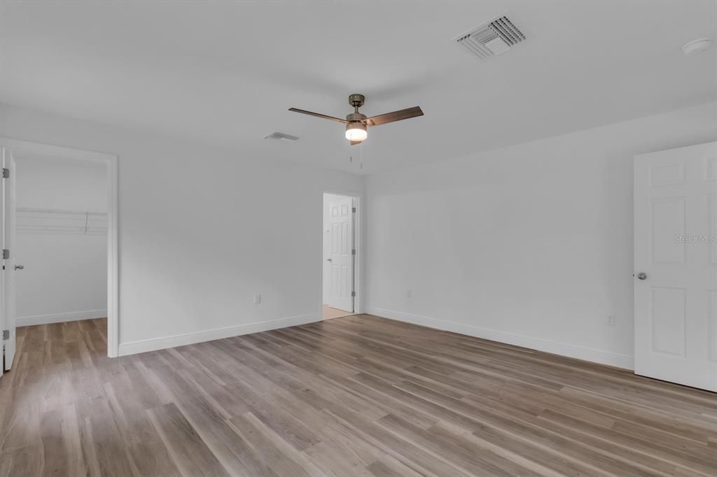 En Venta: $337,000 (4 camas, 2 baños, 1884 Pies cuadrados)