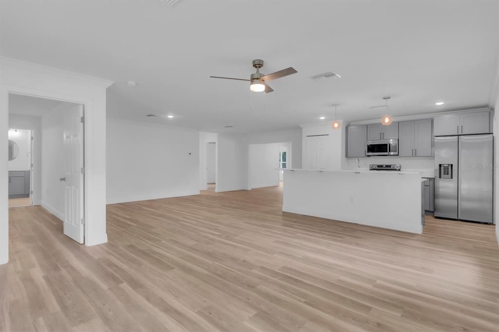 En Venta: $337,000 (4 camas, 2 baños, 1884 Pies cuadrados)