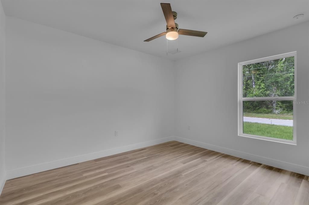 En Venta: $337,000 (4 camas, 2 baños, 1884 Pies cuadrados)