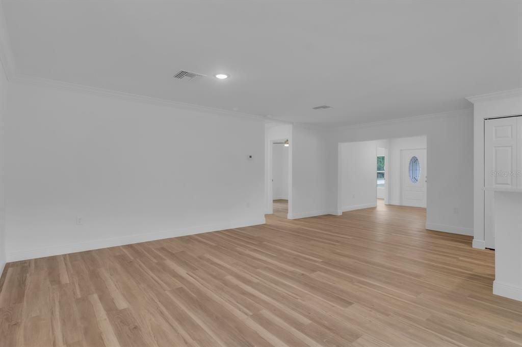 En Venta: $337,000 (4 camas, 2 baños, 1884 Pies cuadrados)