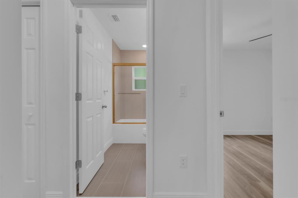 En Venta: $337,000 (4 camas, 2 baños, 1884 Pies cuadrados)