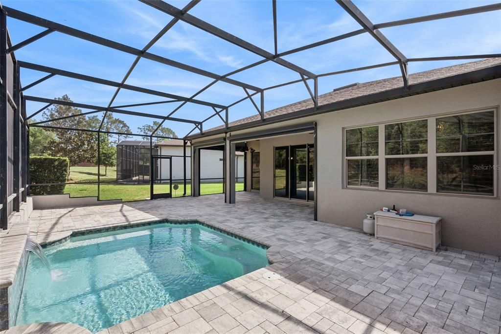 En Venta: $744,900 (4 camas, 3 baños, 3011 Pies cuadrados)