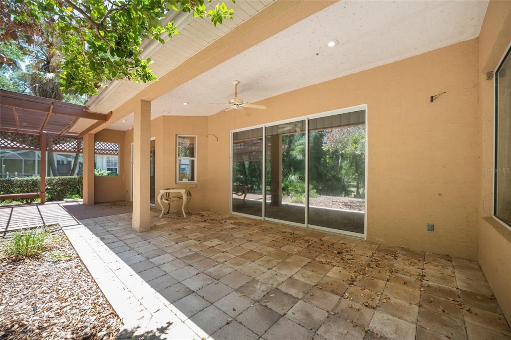 Active With Contract: $342,000 (2 beds, 2 baths, 2490 Square Feet)