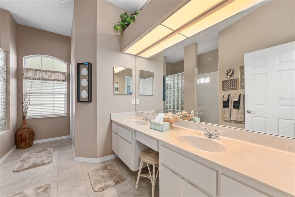 Active With Contract: $342,000 (2 beds, 2 baths, 2490 Square Feet)