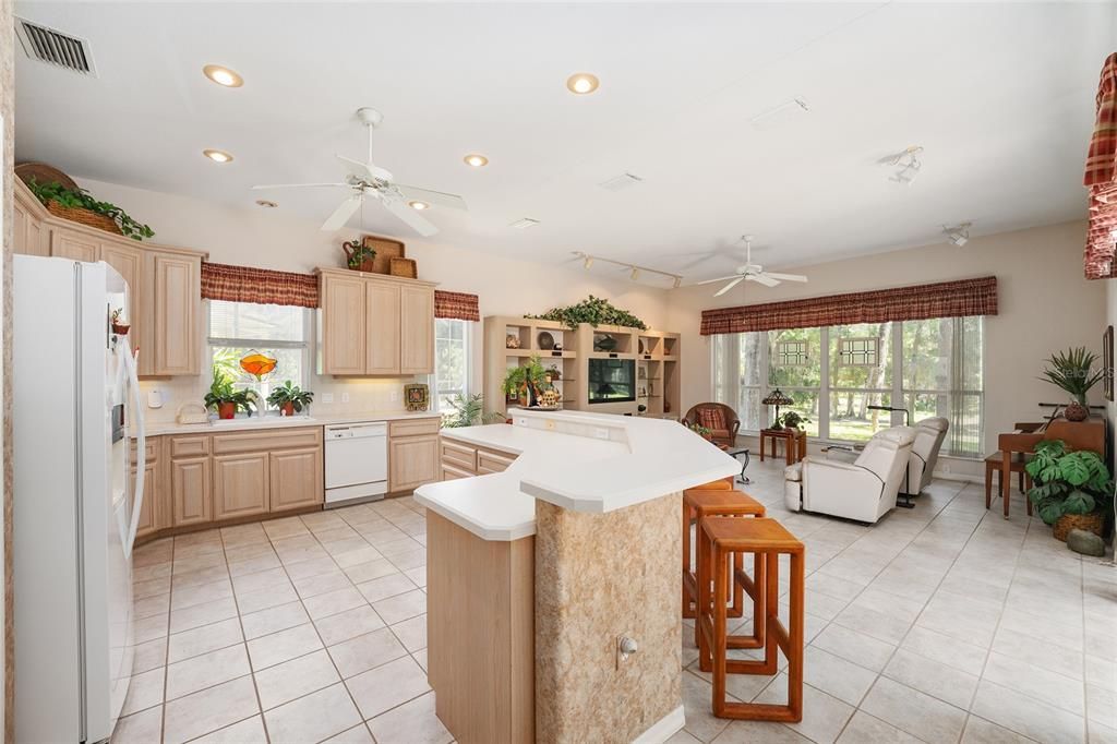 Active With Contract: $342,000 (2 beds, 2 baths, 2490 Square Feet)