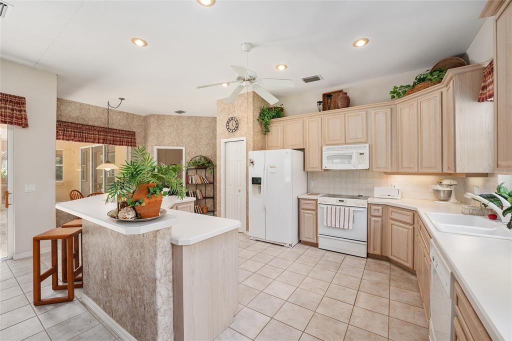 Active With Contract: $342,000 (2 beds, 2 baths, 2490 Square Feet)
