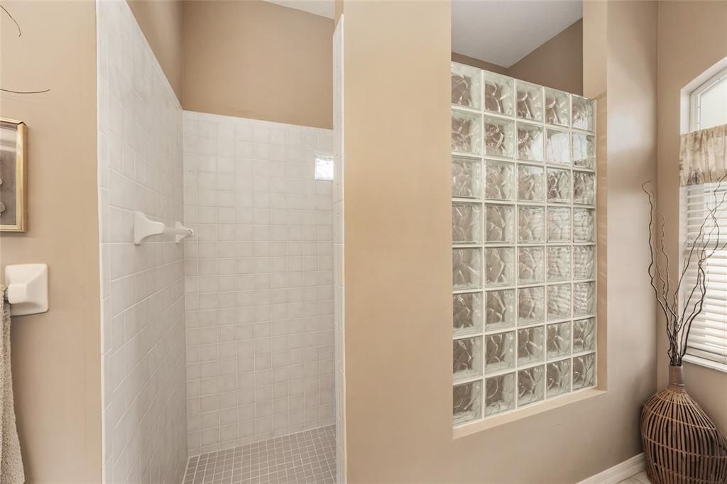 Active With Contract: $342,000 (2 beds, 2 baths, 2490 Square Feet)