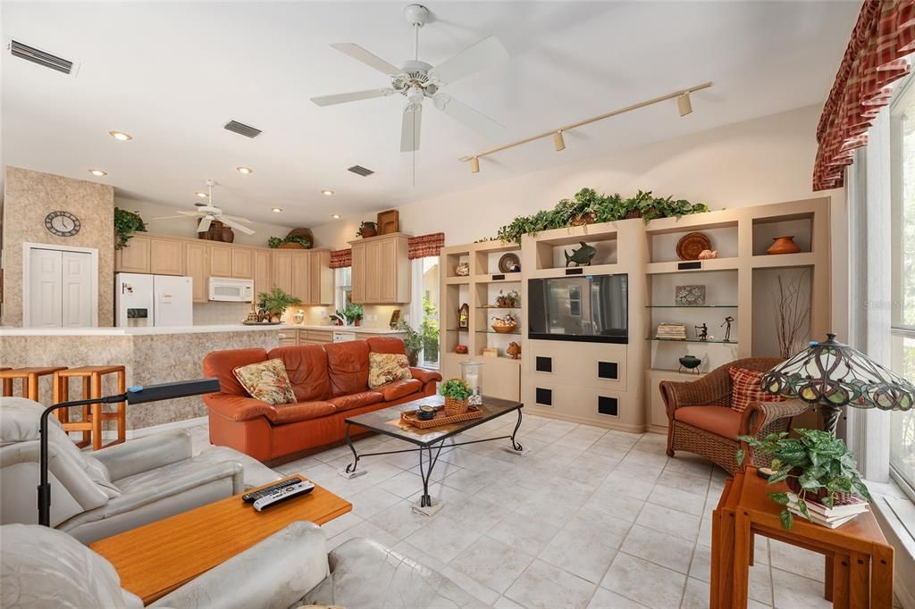 Active With Contract: $342,000 (2 beds, 2 baths, 2490 Square Feet)