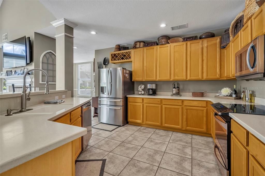 Active With Contract: $829,999 (3 beds, 2 baths, 2078 Square Feet)