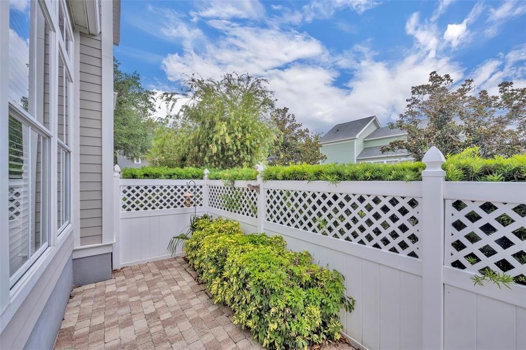 Active With Contract: $829,999 (3 beds, 2 baths, 2078 Square Feet)