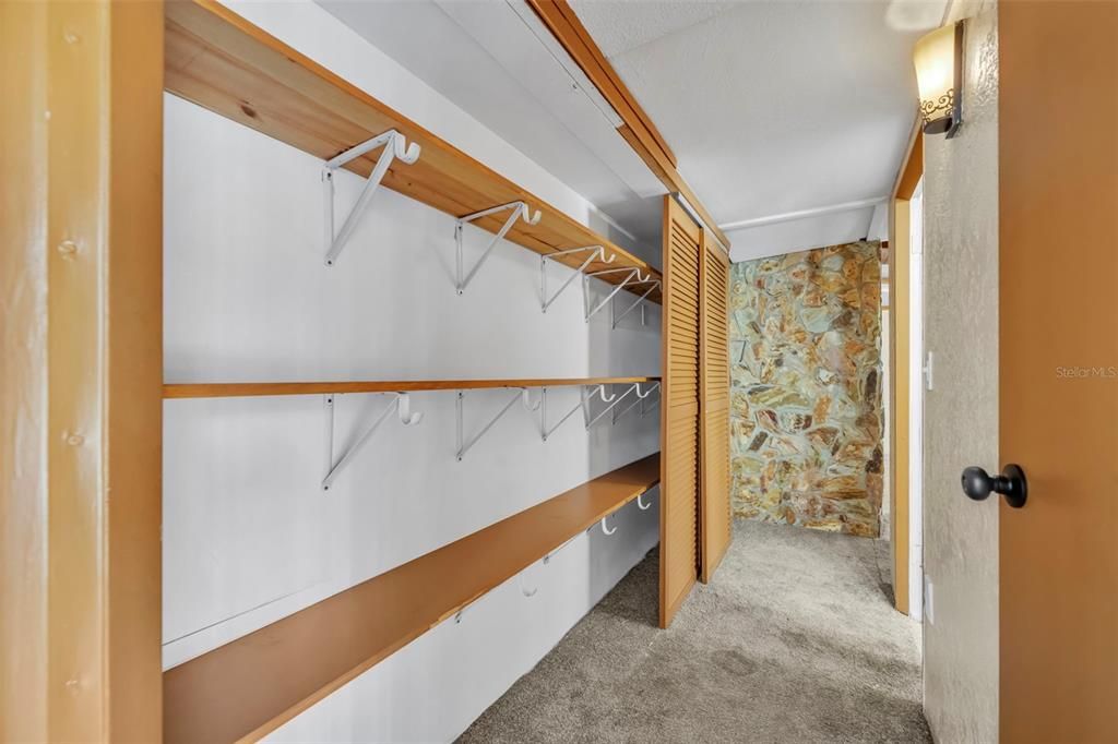 En Venta: $470,000 (4 camas, 2 baños, 2196 Pies cuadrados)
