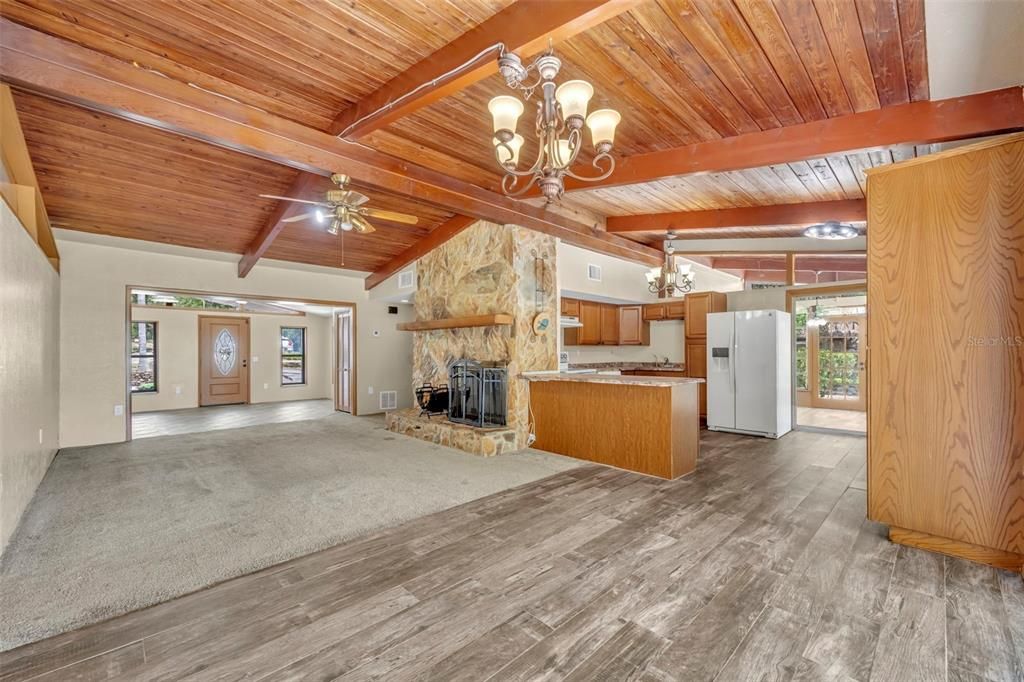 En Venta: $470,000 (4 camas, 2 baños, 2196 Pies cuadrados)