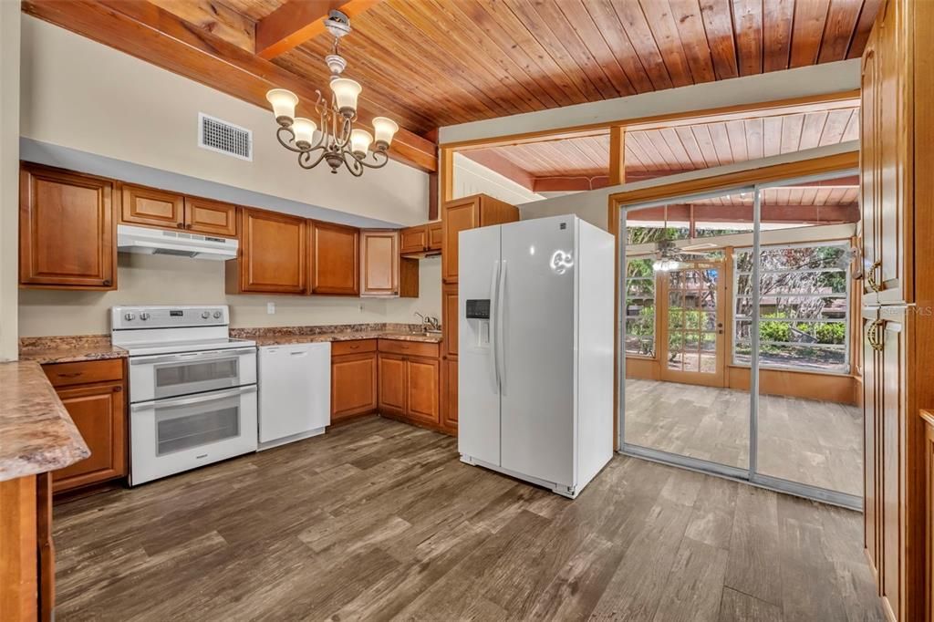 En Venta: $470,000 (4 camas, 2 baños, 2196 Pies cuadrados)