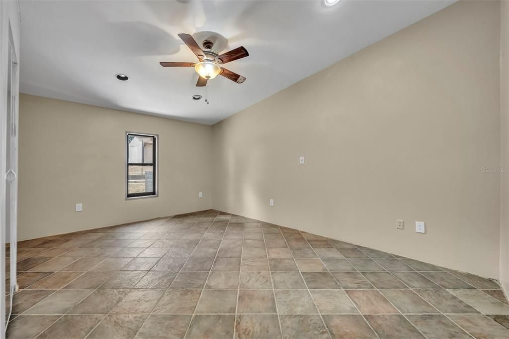 En Venta: $470,000 (4 camas, 2 baños, 2196 Pies cuadrados)
