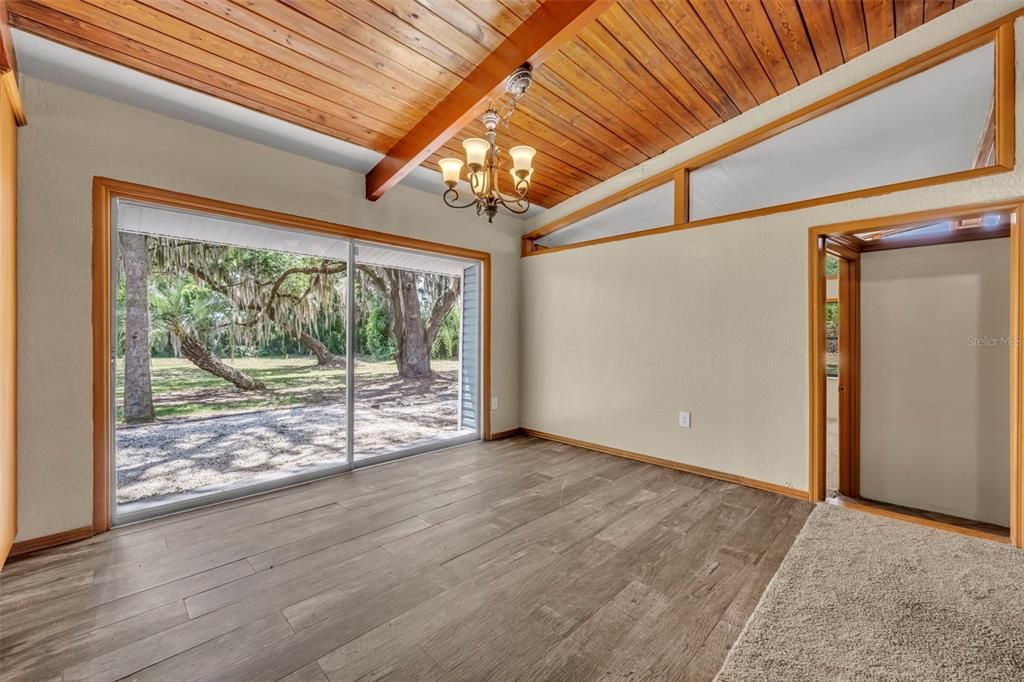 En Venta: $470,000 (4 camas, 2 baños, 2196 Pies cuadrados)