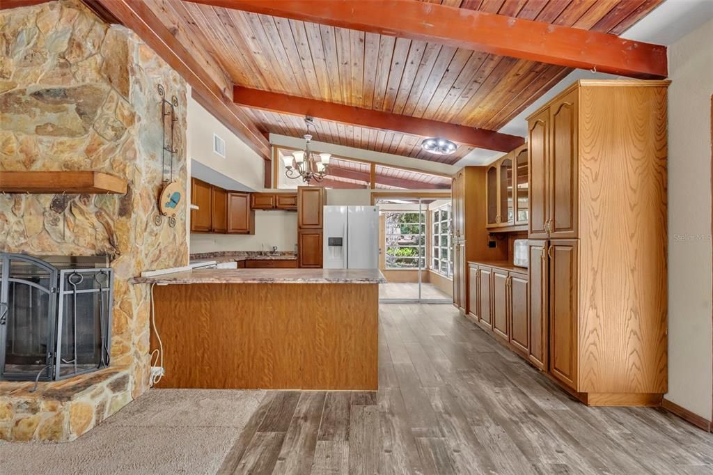 En Venta: $470,000 (4 camas, 2 baños, 2196 Pies cuadrados)