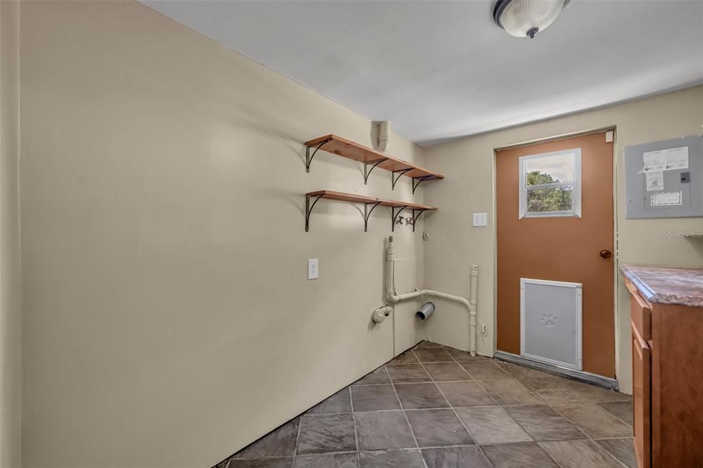 En Venta: $470,000 (4 camas, 2 baños, 2196 Pies cuadrados)